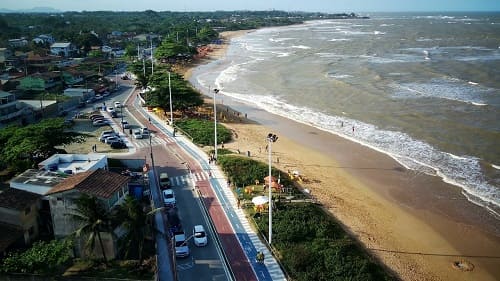 Com mar calmo, beleza natural e a simplicidade do bairro local, é o destino perfeito para quem busca sossego e autenticidade