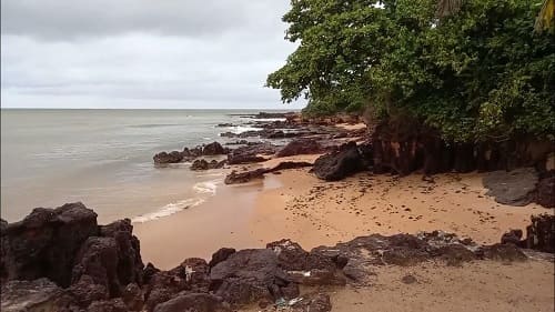 Melhor época para visitar: A Praia de Carapebus pode ser visitada o ano todo, mas o verão é a época mais procurada, especialmente para quem deseja aproveitar o clima quente e as festividades locai