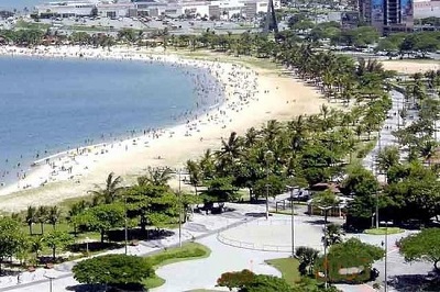 Curva da Jurema. A praia é um ótimo local para atividades como yoga, caminhadas na areia e esportes náuticos. Sua tranquilidade também atrai grupos que praticam meditação ao pôr do sol.