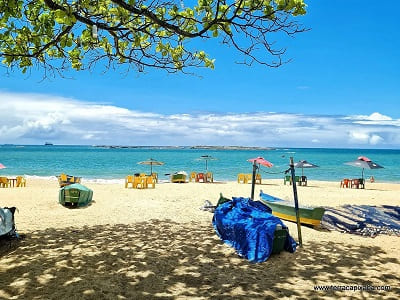 A Praia de Itapuã está situada no bairro de Itapuã, um dos mais tradicionais e tranquilos de Vila Velha