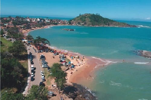 Praia de Setiba em Guarapari, Espírito Santo.

A Praia de Setiba, situada a aproximadamente 13 km do 

centro de Guarapar