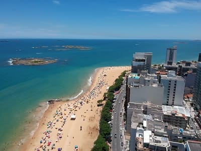 O nome Itapuã tem origem indígena e significa "pedra verde" ou "pedra amarela", em referência às pedras encontradas na região.