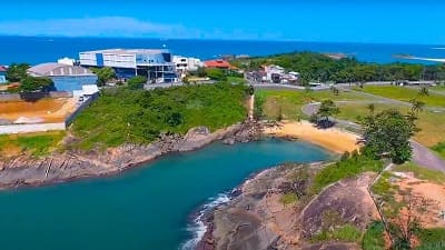 Se você é apaixonado por natureza e, ao mesmo tempo, busca um local pouco explorado, a Praia Secreta em Vila Velha, no Espírito Santo, é o destino perfeito.