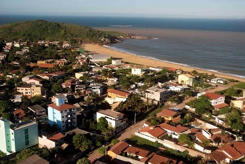 Praia da Barra do Jucu: Tradição, Beleza e Cultura no Litoral de Vila Velha – ES