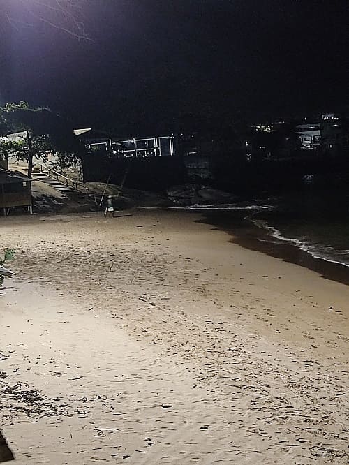 A Praia do Boião, situada no bairro Perocão em Guarapari, é uma praia tranquila e pouco conhecida, mas de grande beleza.