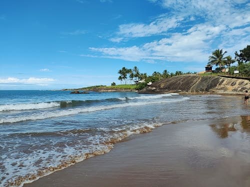 Praia dos Adventistas em Guarapari: Um Refúgio Tranquilo e Encantador