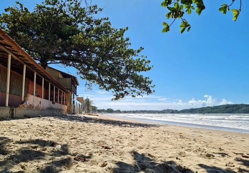 Descubra a Encantadora Praia de Santa Mônica em Guarapari, Espírito Santo